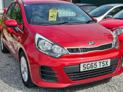 Used Kia Rio 2015 Red Hatchback