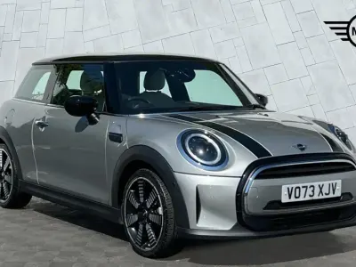 Usado Mini Cooper Exclusive 136 HP (100 kW) 2022 Prateado Citadino