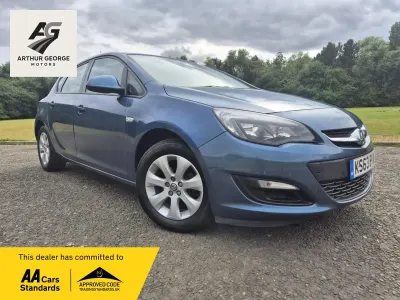Used Vauxhall Astra Design Edition 115 HP (84 kW) 2014 Blue Hatchback
