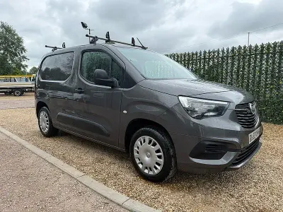 Używany Vauxhall Combo Sportive 100 KM (73 kW) 2020 Szary Minivan