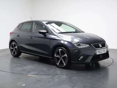Usado Seat Ibiza FR Sport 95 CV (69 kW) 2022 Gris Utilitario