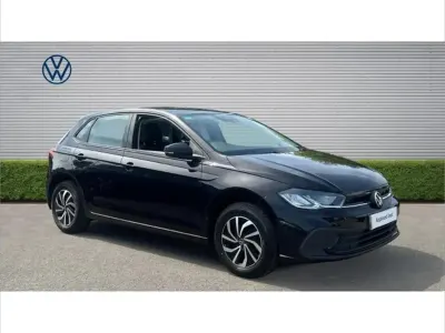 Begagnad VW Polo Life 95 HK (69 kW) 2023 Svart Halvkombi