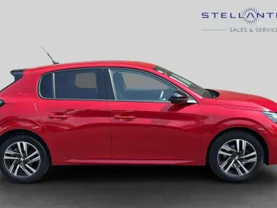 Used Peugeot 208 Allure Premium 99 HP (72 kW) 2022 Red Hatchback