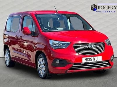 Second-hand Vauxhall Combo S 110 CP (80 kW) 2019 Roșu Monovolum