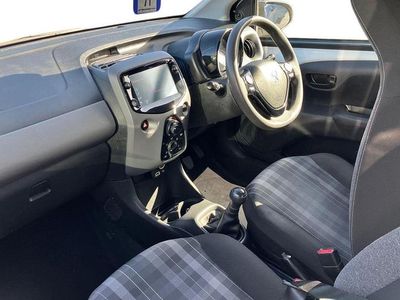 Used Peugeot 108 Active 72 HP (52 kW) 2019 White Hatchback