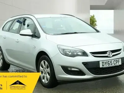 Used Vauxhall Astra Design Edition 110 HP (80 kW) 2016 Silver Estate
