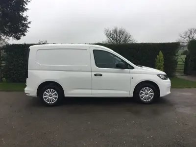 Usado VW Caddy 102 HP (75 kW) 2022 Branco Monovolume