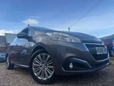 Used Peugeot 208 Signature Sky 82 HP (60 kW) 2018 Grey Hatchback