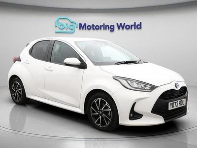 Used Toyota Yaris Hybrid Design 116 HP (85 kW) 2022 White Hatchback