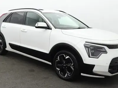 Used Kia e-Niro 150 kW (204 HP) 2023 White pearl SUV