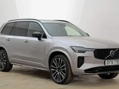 Usado Volvo XC90 Ultra 455 HP (334 kW) 2025 Prateado SUV