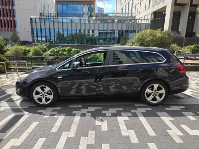 Used Vauxhall Astra SRi 125 HP (91 kW) 2011 Black Estate