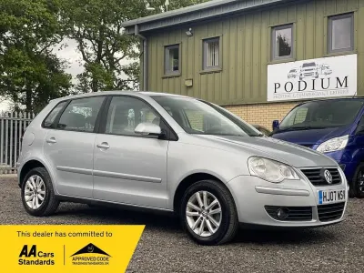 Begagnad VW Polo S 70 HK (51 kW) 2007 Silver Halvkombi