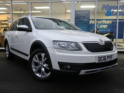 Used Skoda Octavia 184 HP (135 kW) 2016 White Hatchback