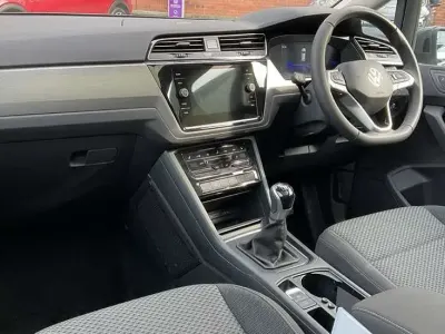 Begagnad VW Touran Match 150 HK (110 kW) 2025 Grå Minibuss