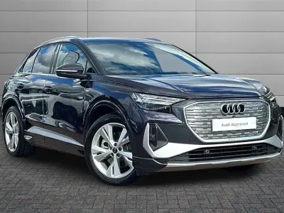 Usado Audi Q4 e-tron S-Line 150 kW (204 HP) 2025 Cinzento SUV