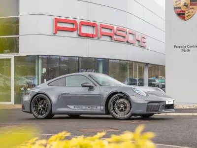 Usado Porsche 911 Carrera GTS 541 HP (397 kW) 2025 Cinzento Coupé