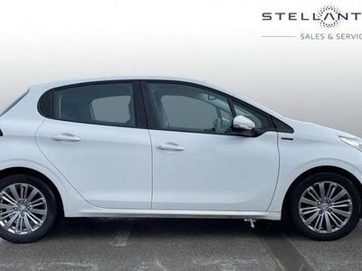 White Used 2018 Peugeot 208 Signature Sky Hatchback | £6,377 (Fair price)