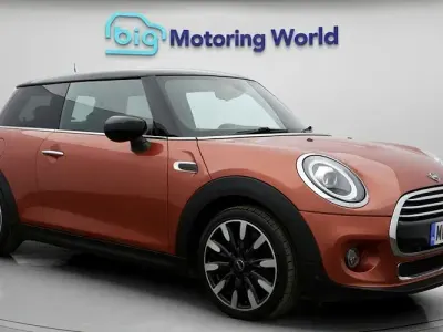 Używany Mini Cooper Exclusive 136 KM (100 kW) 2020 Czerwony Hatchback