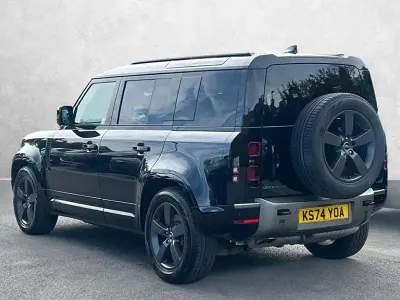 Second-hand Land Rover Defender HSE Dynamic 344 CP (253 kW) 2024 Negru SUV