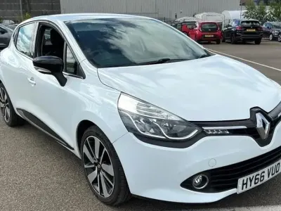 Used Renault Clio Dynamique 90 HP (66 kW) 2016 White Hatchback