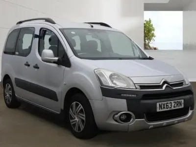 Usado Citroën Berlingo XTR 90 CV (66 kW) 2013 Plateado Monovolumen