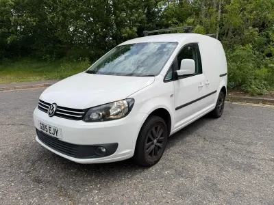 Usado VW Caddy Highline 102 HP (75 kW) 2015 Branco Monovolume