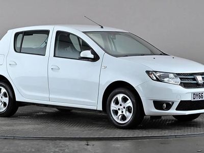 Used Dacia Sandero Lauréate 90 HP (66 kW) 2016 White Hatchback