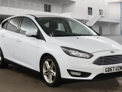 Gebraucht Ford Focus Zetec 125 PS (91 kW) 2018 Weiß Kleinwagen