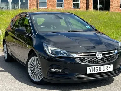 Second-hand Vauxhall Astra Elite 200 CP (147 kW) 2018 Negru Hatchback