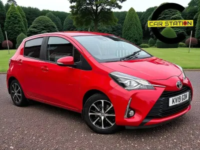 Begagnad Toyota Yaris 111 HK (81 kW) 2019 Röd Halvkombi