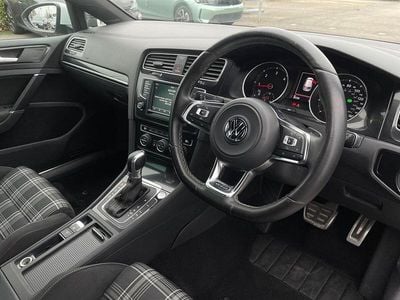 Used VW Golf VII GTD 181 HP (133 kW) 2017 White Hatchback