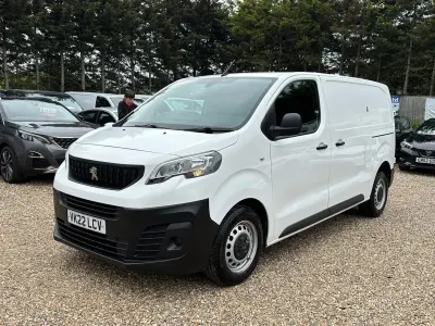 Gebraucht Peugeot Expert Premium 142 PS (104 kW) 2022 Weiß Van