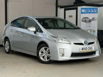 Used Toyota Prius 70 HP (51 kW) 2025 Silver Hatchback