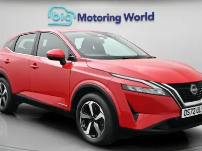 Używany Nissan Qashqai Acenta Premium 190 KM (139 kW) 2022 Czerwony SUV