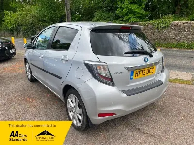 Usata Toyota Yaris Hybrid 2013 Argento