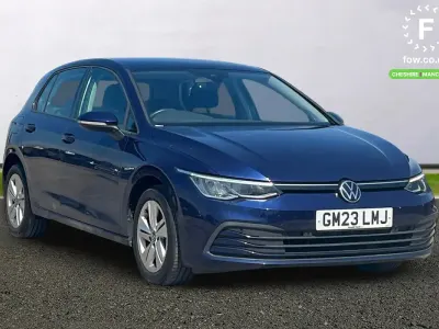 Used VW Golf VIII Life 116 HP (85 kW) 2023 Blue Hatchback