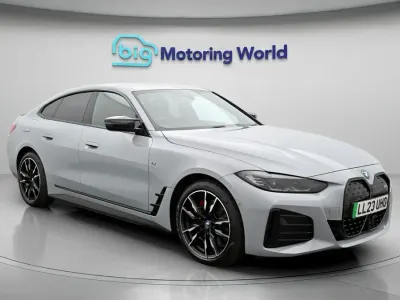 Usado BMW i4 M Sport 400 kW (544 CV) 2023 Gris Berlina