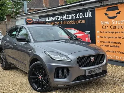 Usado Jaguar E-Pace R-Dynamic 180 HP (132 kW) 2018 Cinzento SUV
