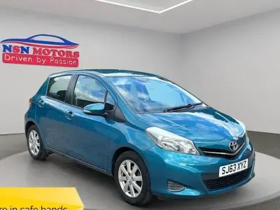Used Toyota Yaris 69 HP (50 kW) 2013 Blue Hatchback