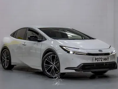 Used Toyota Prius Design 199 HP (146 kW) 2025 White Hatchback