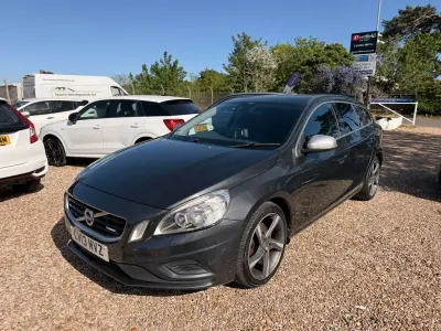 Usado Volvo V60 R-Design 115 HP (84 kW) 2013 Cinzento Carrinha