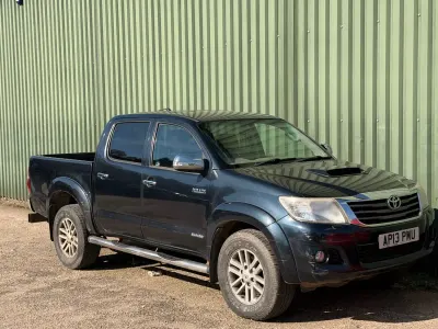 Usado Toyota HiLux 171 HP (125 kW) 2013 Cinzento Pickup