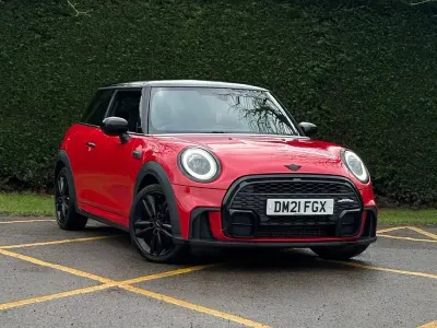 Begagnad Mini Cooper Exclusive 2021 Röd Halvkombi