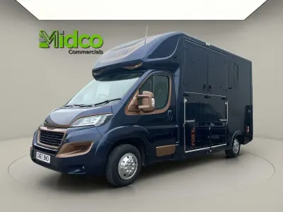 Used Peugeot Boxer 130 HP (95 kW) 2017 Blue/orange Van