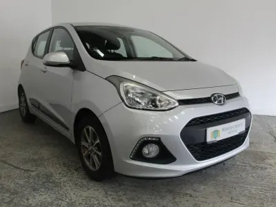 Usado Hyundai i10 Premium 67 HP (49 kW) 2014 Prateado Citadino