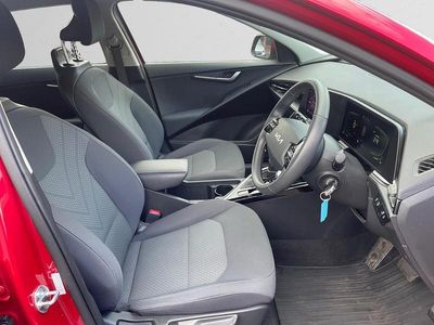 Gebraucht Kia Niro 139 PS (102 kW) 2023 Rot SUV