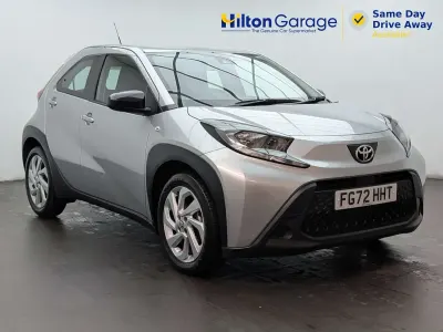 Used Toyota Aygo X X-pure 72 HP (52 kW) 2022 Silver SUV