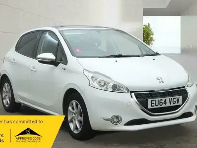 Used Peugeot 208 Style 82 HP (60 kW) 2014 White Hatchback