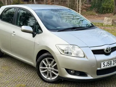 Used Toyota Auris 97 HP (71 kW) 2008 Silver Hatchback